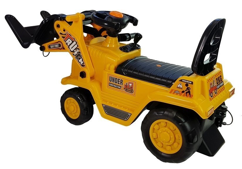 Kinder fahren auf einem Schubwagen-Gabelstapler