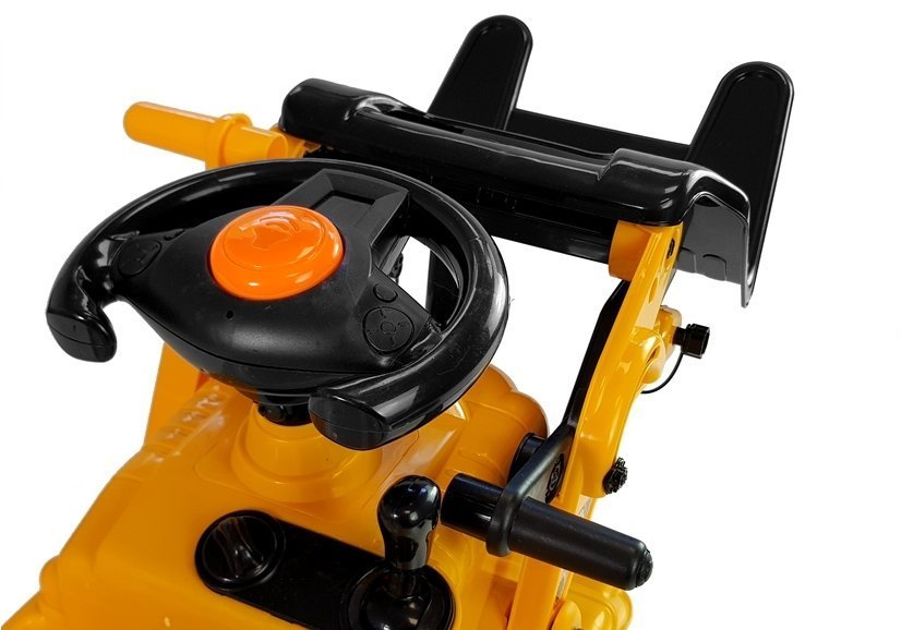 Kinder fahren auf einem Schubwagen-Gabelstapler