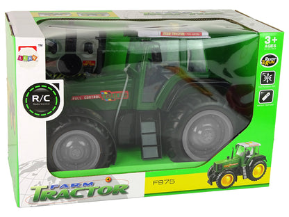 Grüner und schwarzer ferngesteuerter Traktor