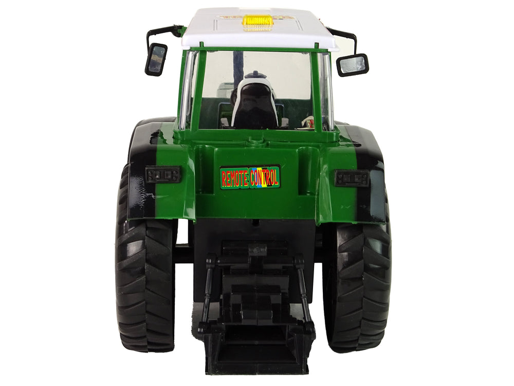 Grüner und schwarzer ferngesteuerter Traktor